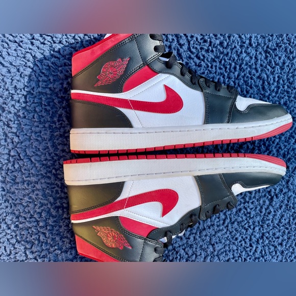 Jordan Other - Nike Air Jordan 1 Mid Gym Red White Black 554724-122 Mens Size 12 Like New